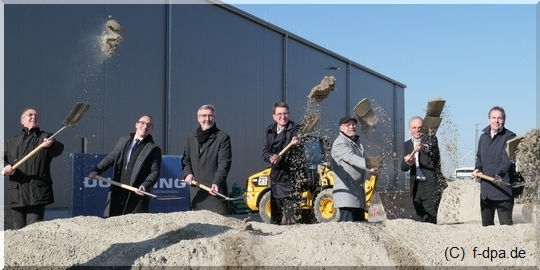 Erster Spatenstich SWEG-Wartungshalle BW Offenburg fuer Kooperation SIEMENS; Foto Passlick (c) f-dpa.de